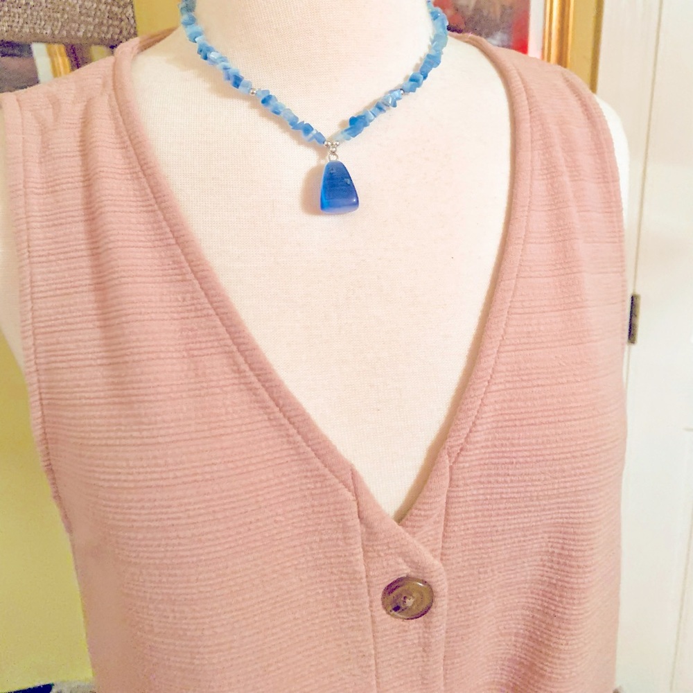 Blue stone necklace. Vintage. Great condition.